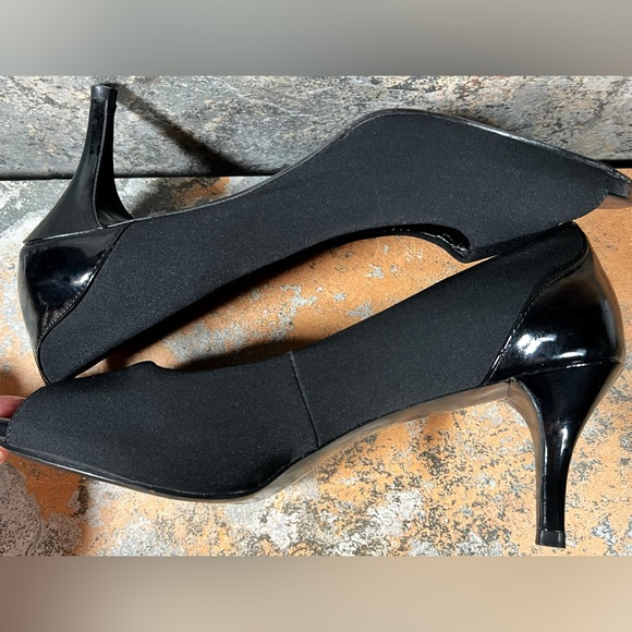 ELLEN TRACY Heels Womens Size 10 M Black Patent Leather Peep Toe Stilettos EUC - Picture 5 of 8